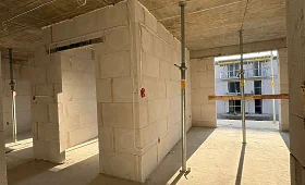 01-26-dzialowki-i-pierwsze-instalacje-na-klatkach-a-i-d.jpeg